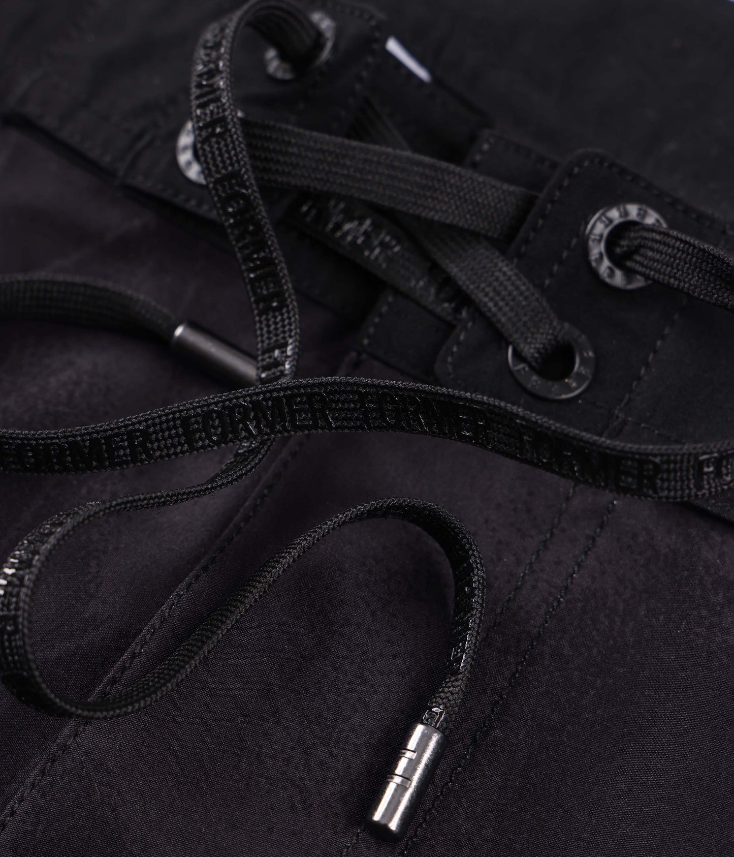 VITAL 20" TRUNK // BLACK