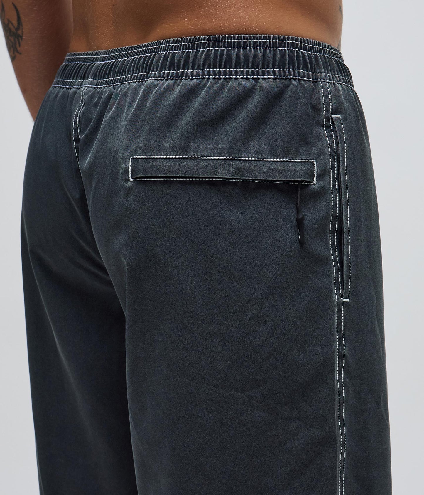 SWANS CARGO 21" SWIM TRUNK // WASHED BLACK