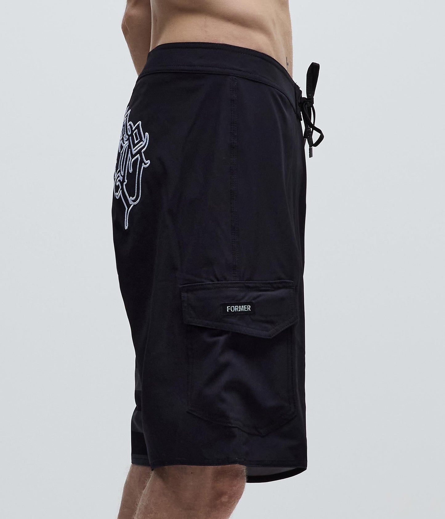 DION APPLIQUE 20" TRUNK // BLACK