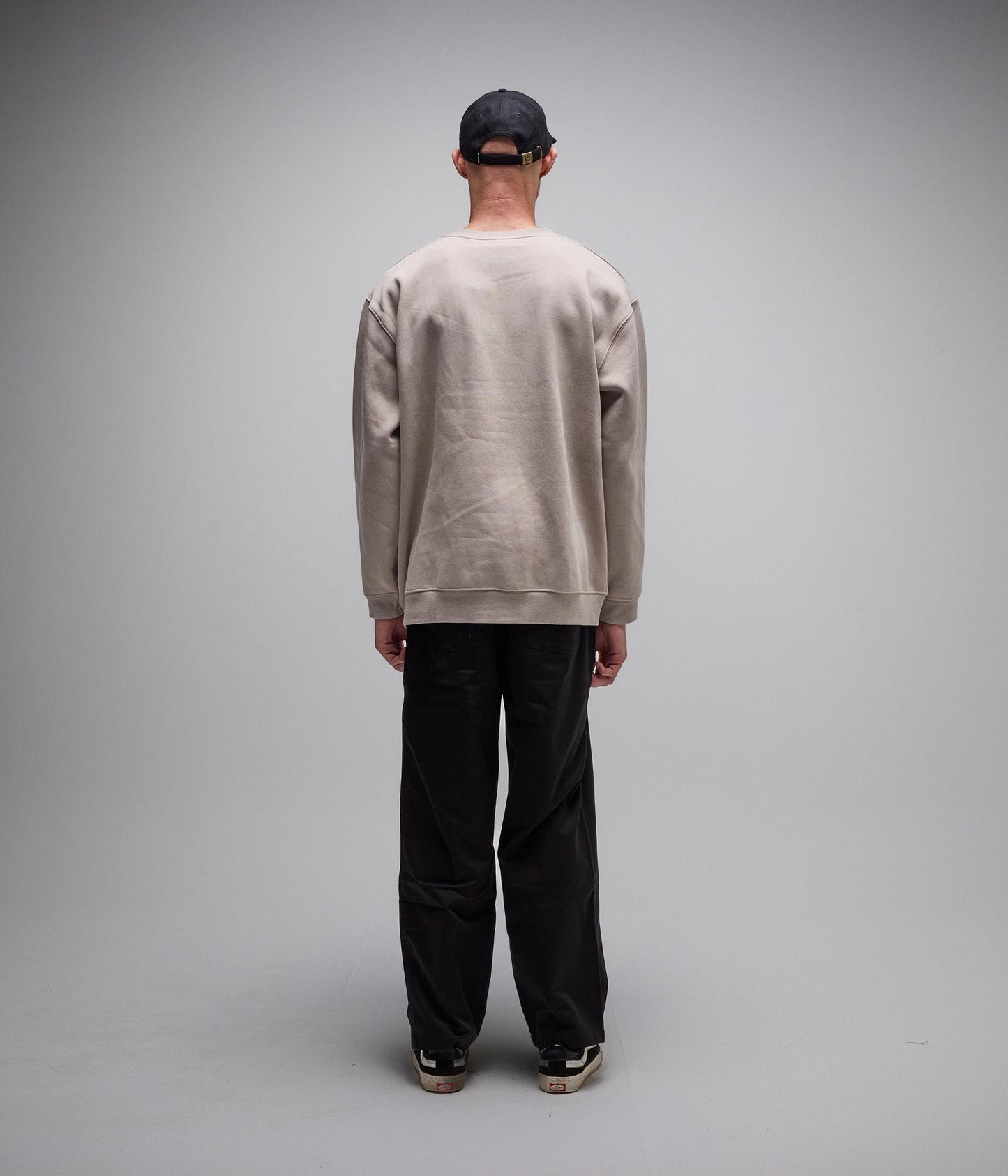 LEGACY EMBROID CREW // GREY
