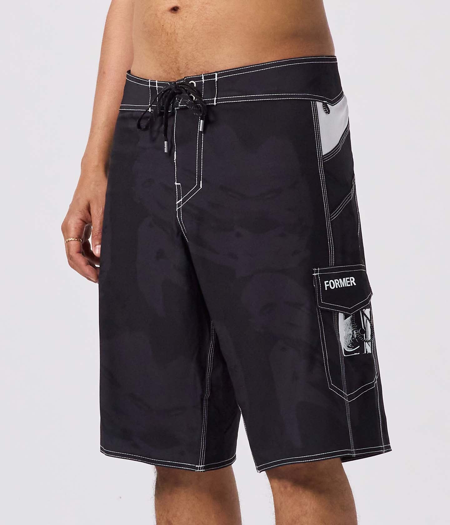 DISTORT TRACER 20.5' TRUNK // BLACK