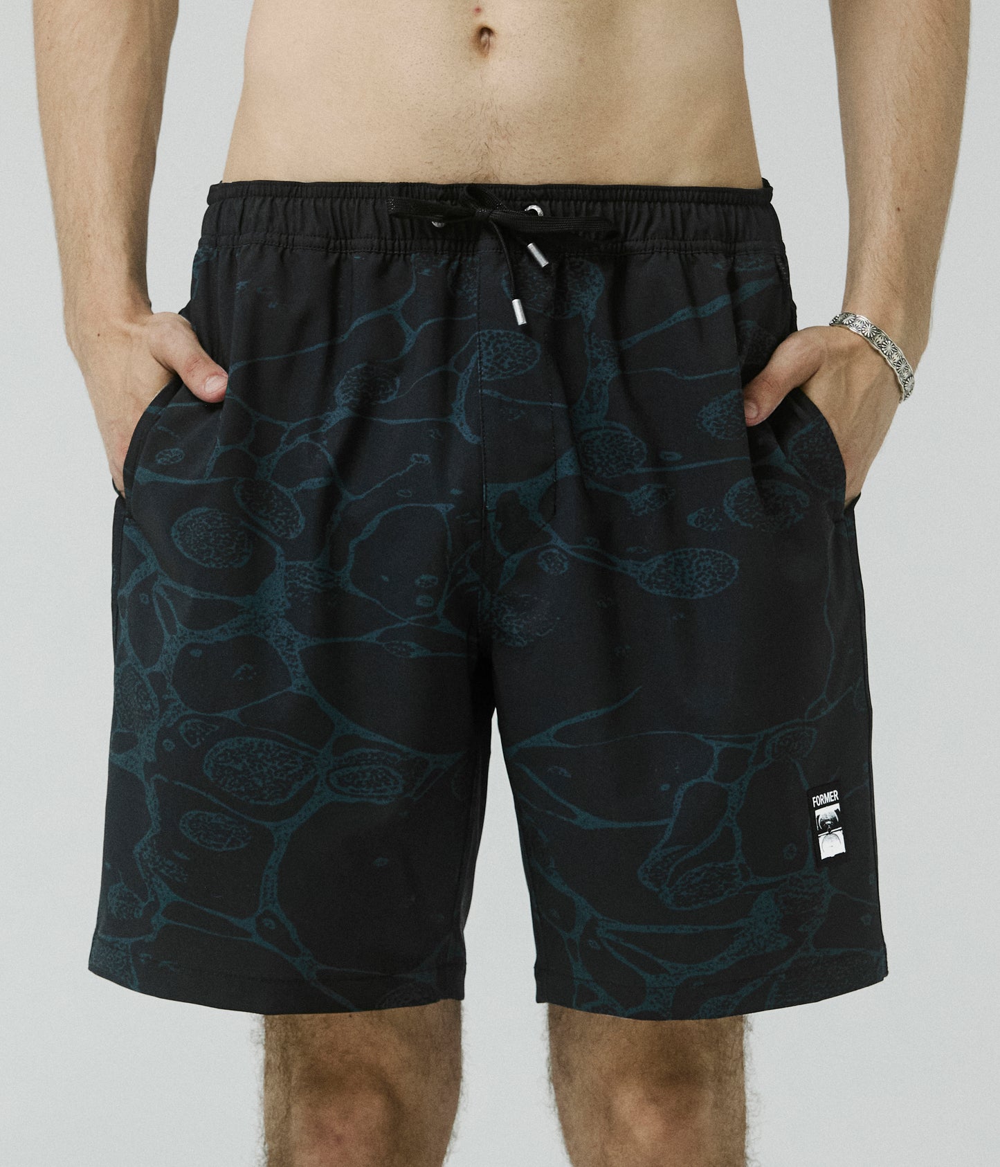 GLOBAL MIND SWANS 18" SWIM TRUNK // BLACK