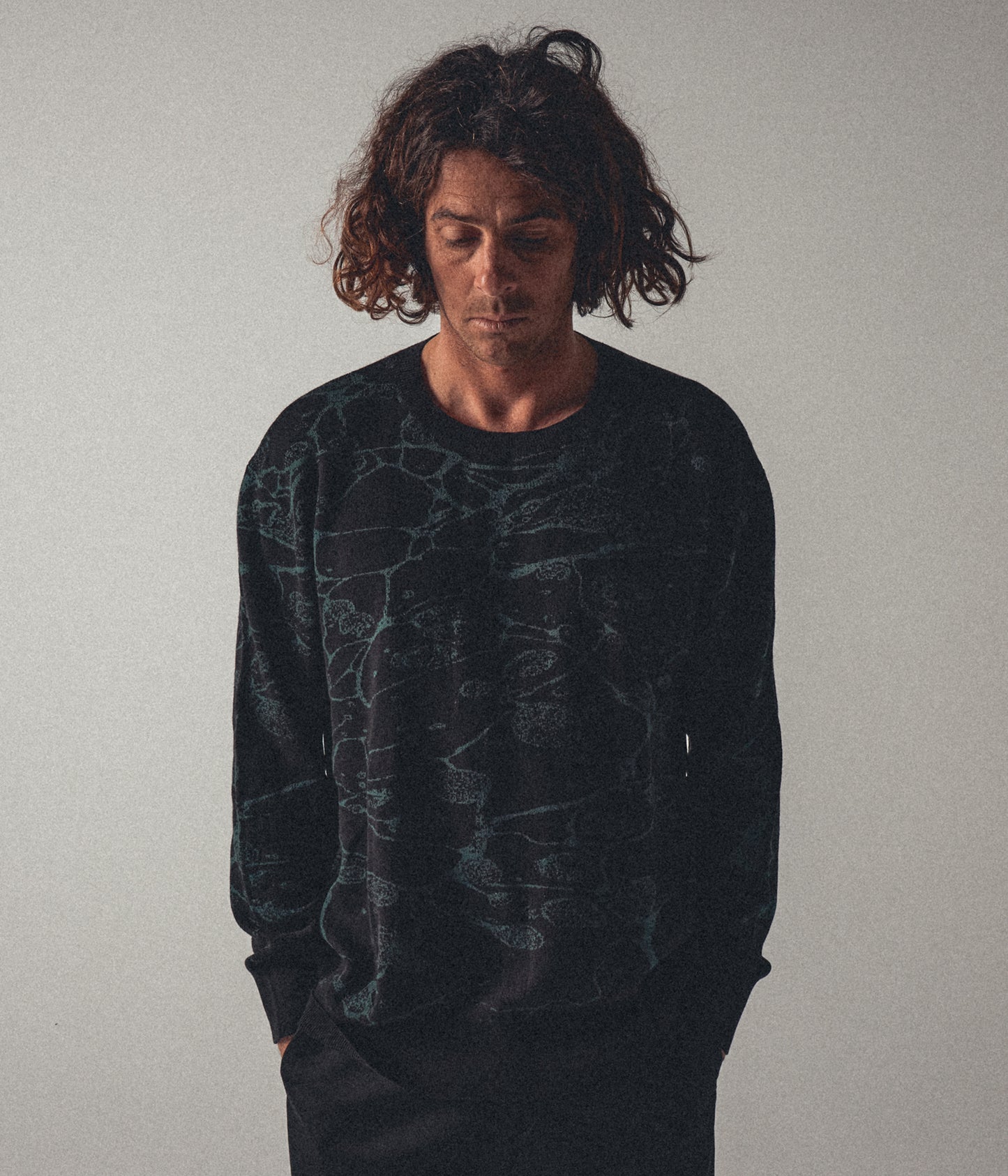 GLOBAL MIND CREW KNIT // BLACK