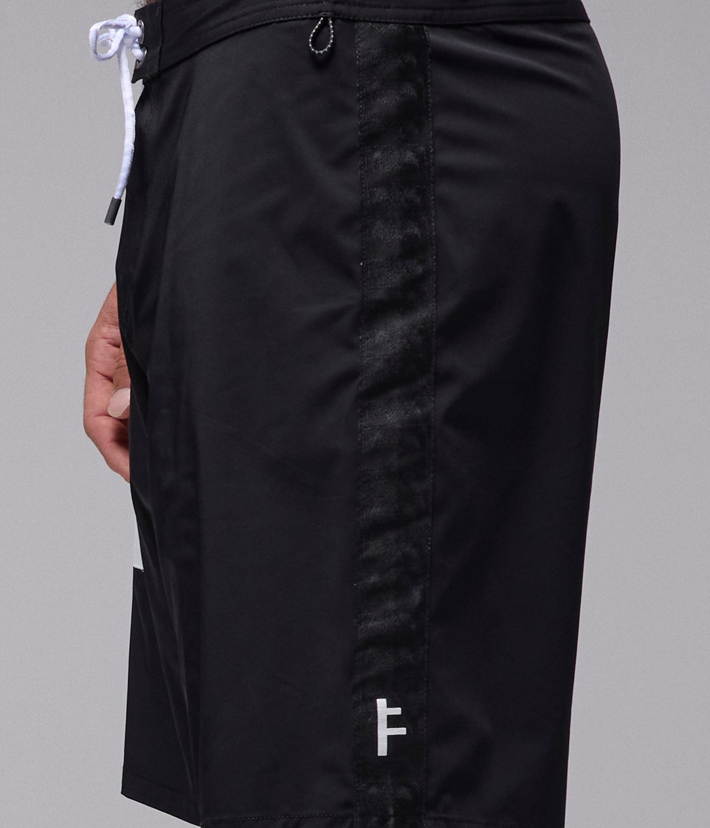 MILITANT 20" TRUNK // BLACK