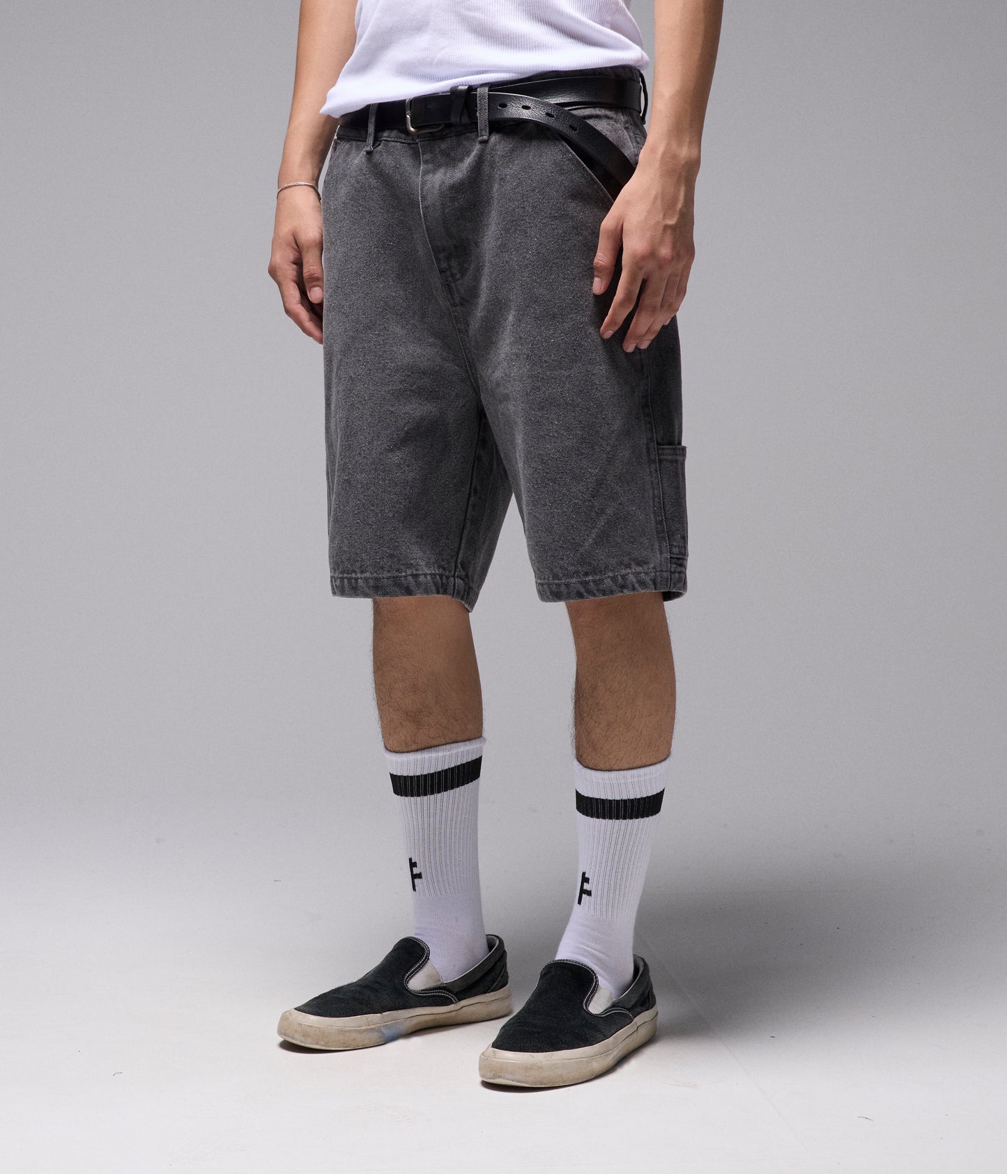 VT DISTEND DENIM 20.5" CARPENTER SHORT // WASHED GREY