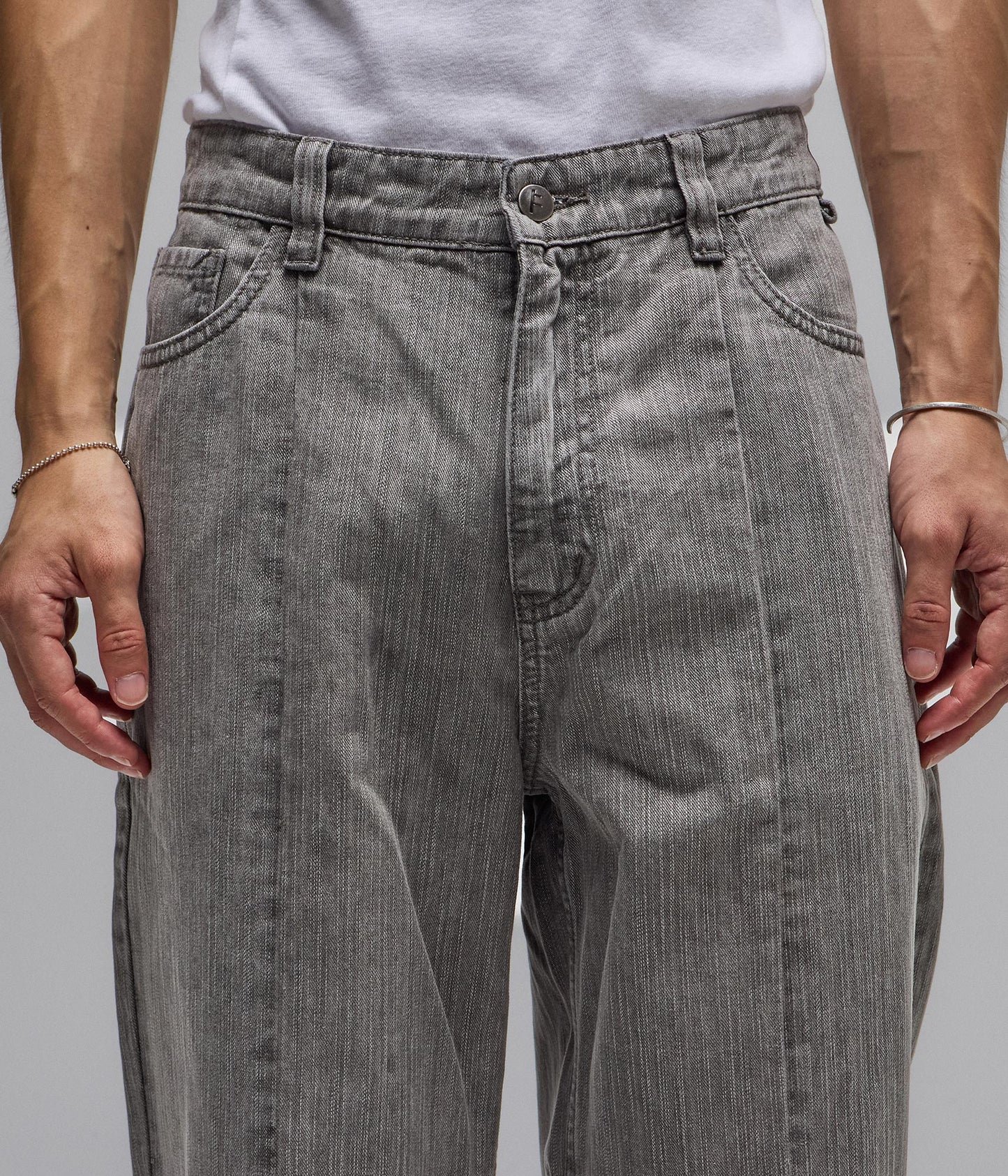 DISTEND SEAM JEAN // WASHED GREY