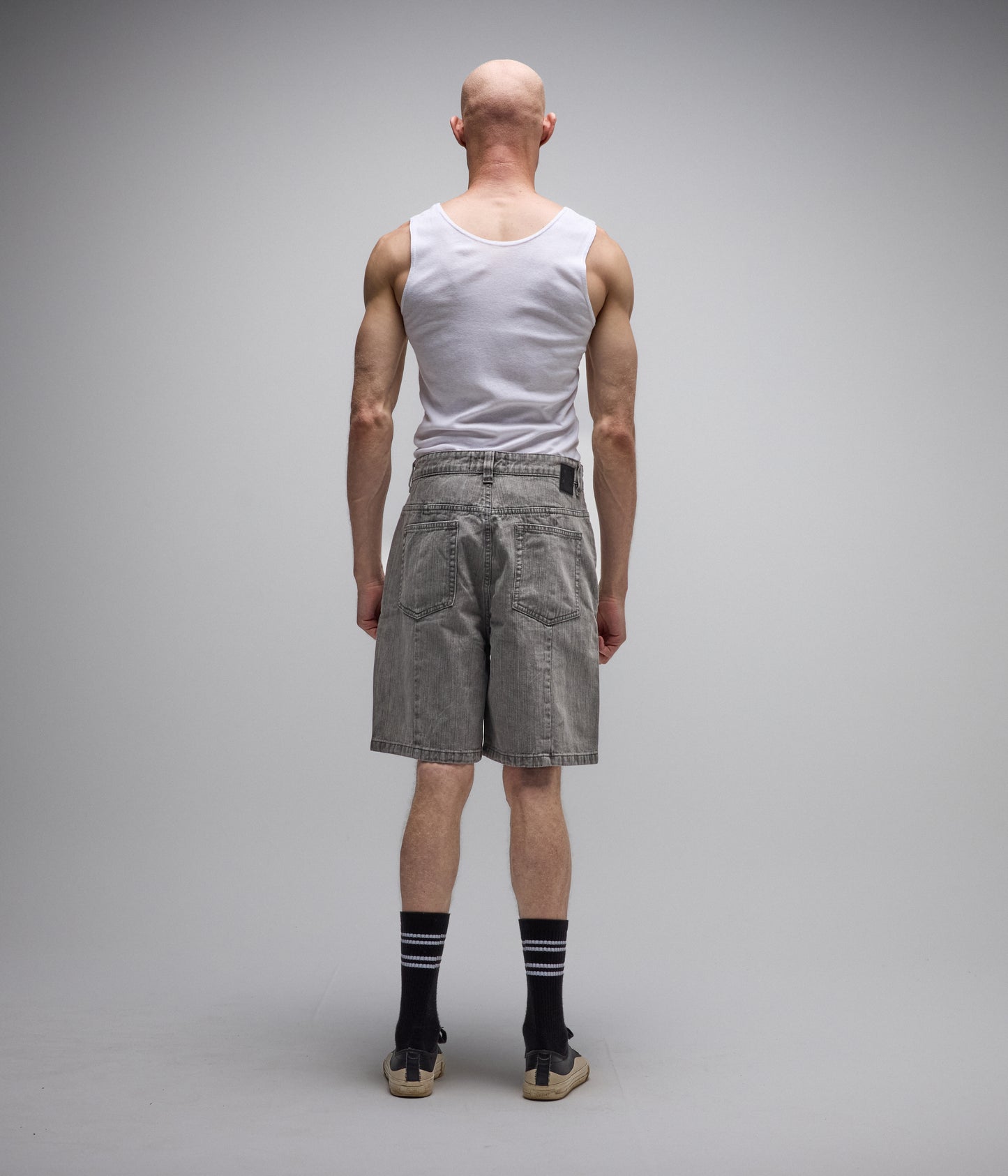 DISTEND SEAM JEAN SHORT // WASHED GREY