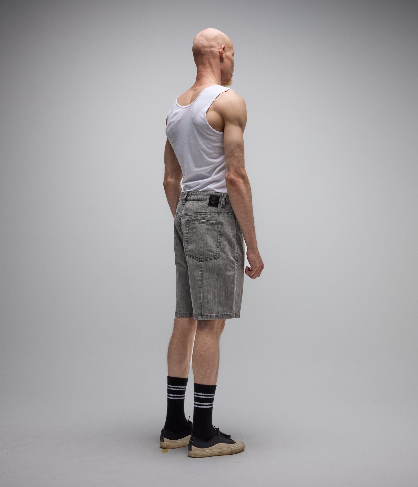 DISTEND SEAM JEAN SHORT // WASHED GREY