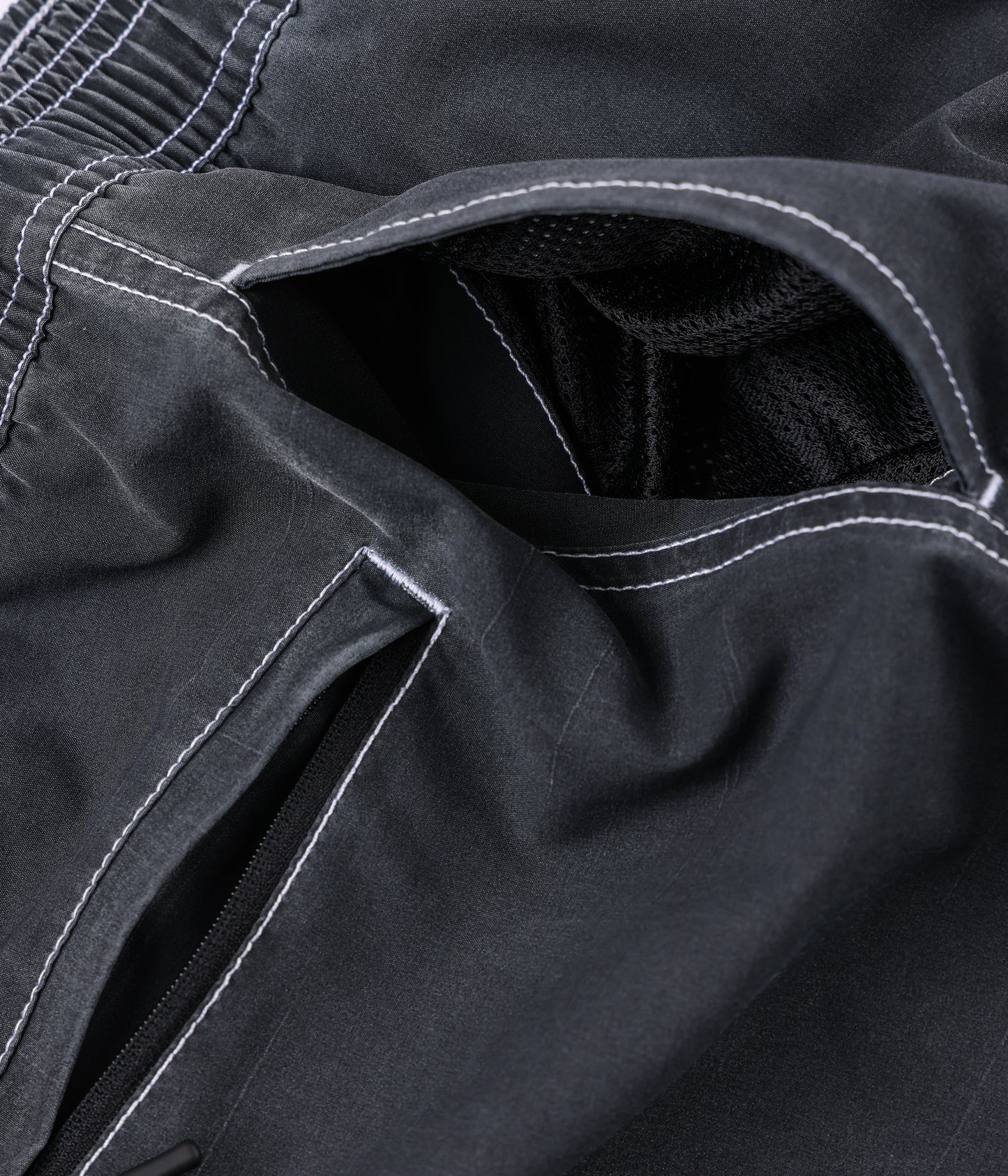 SYSTEM 21” SWIM TRUNK // BLACK