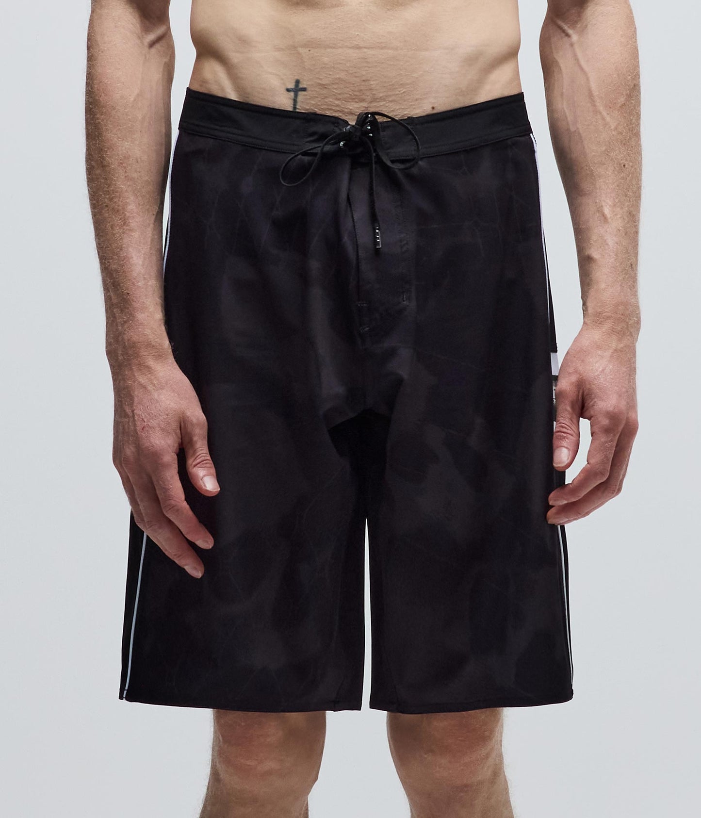 VITAL 20" TRUNK // BLACK