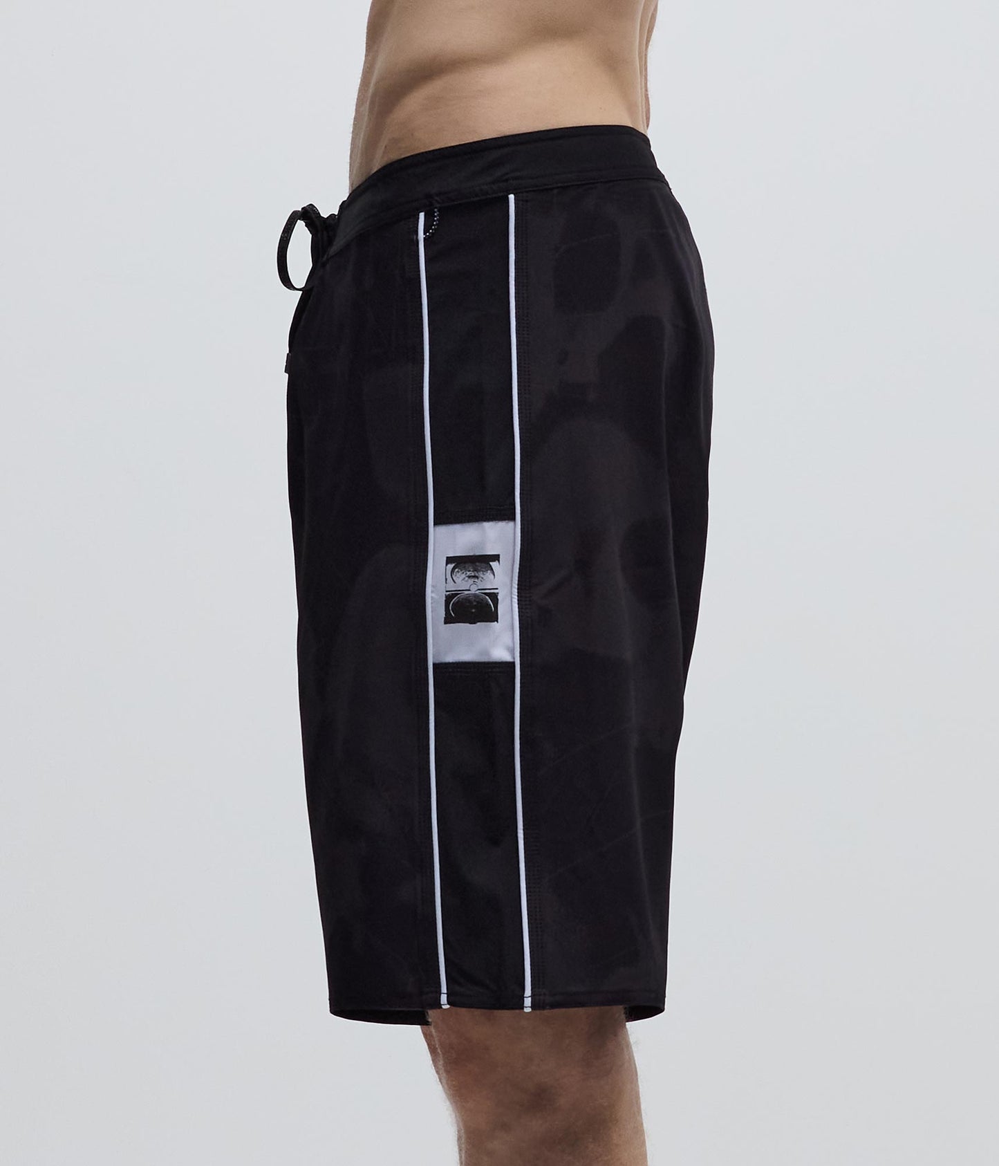 VITAL 20" TRUNK // BLACK