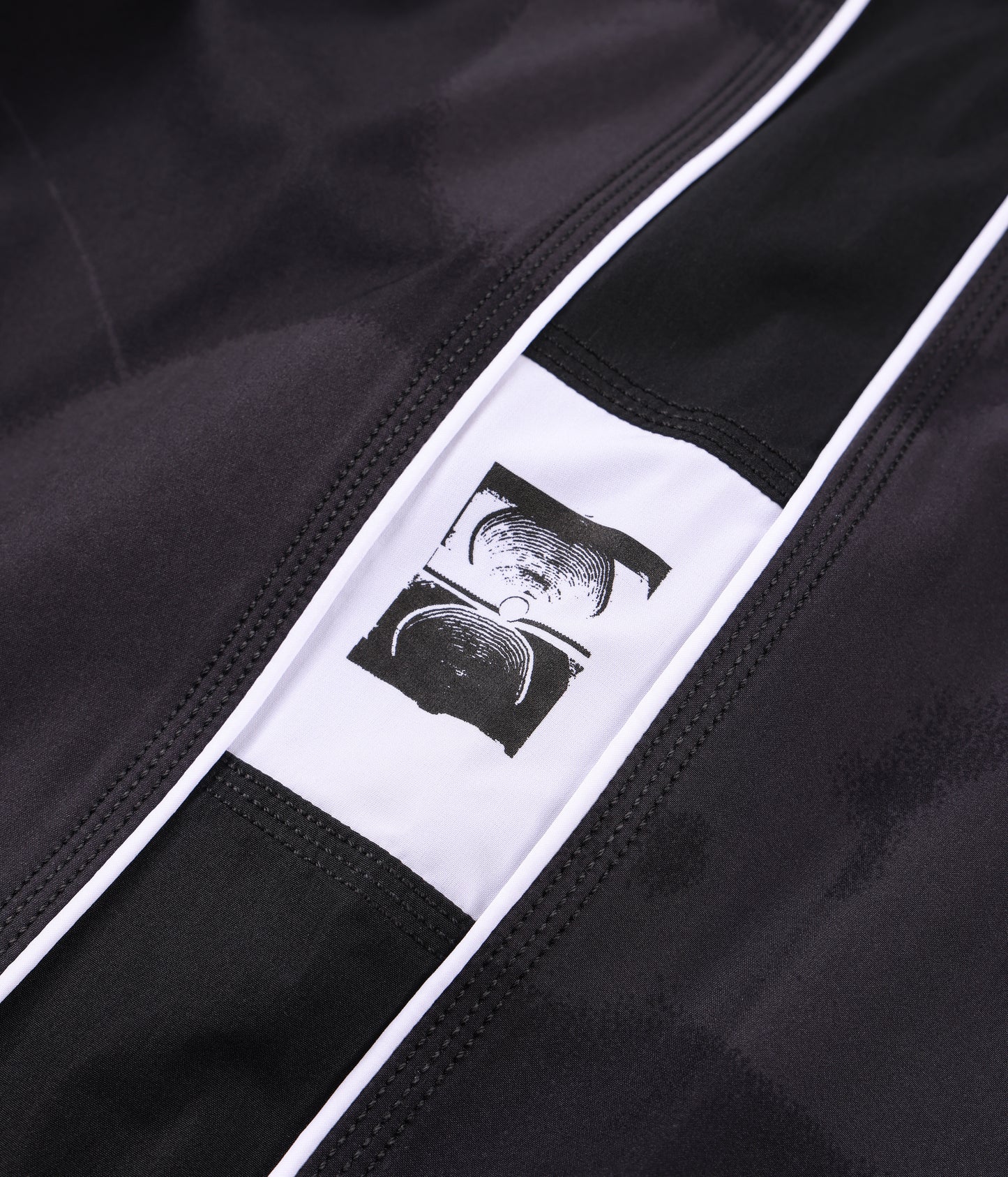 VITAL 20" TRUNK // BLACK