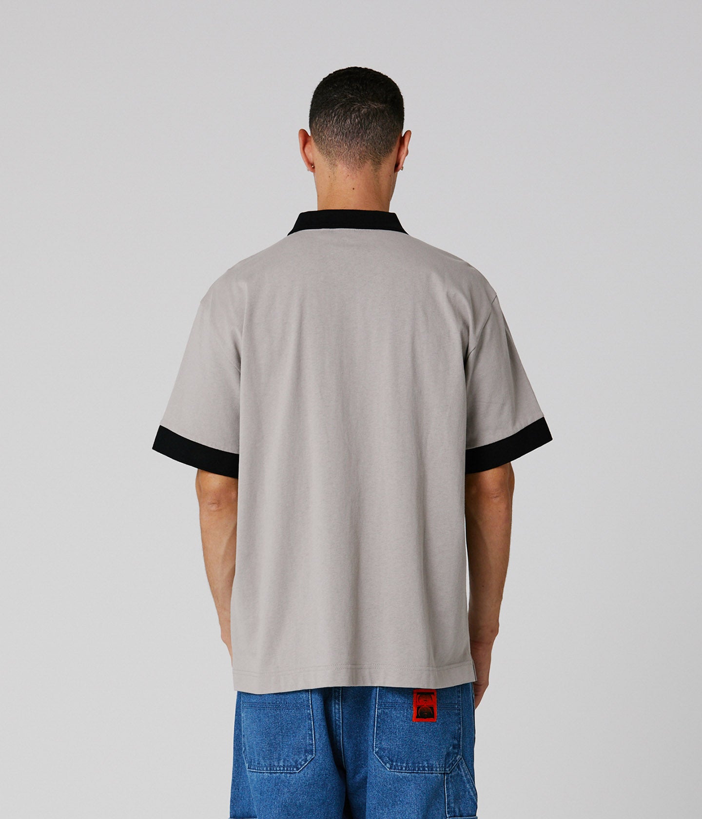 UNIFORM SS BUTTON POLO // MUSHROOM