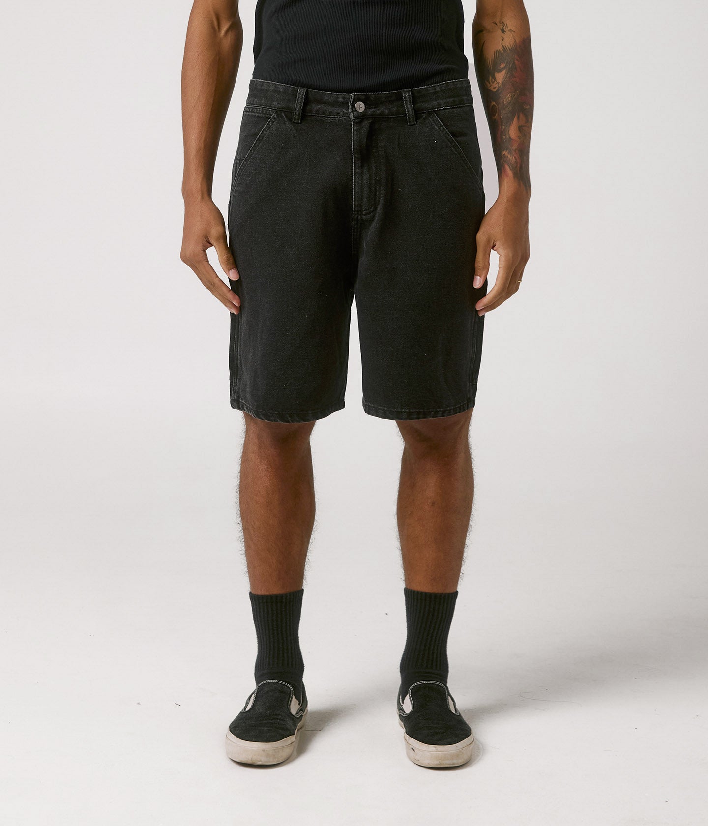 REYNOLDS DENIM 21'  WALKSHORT // BLACK STONE