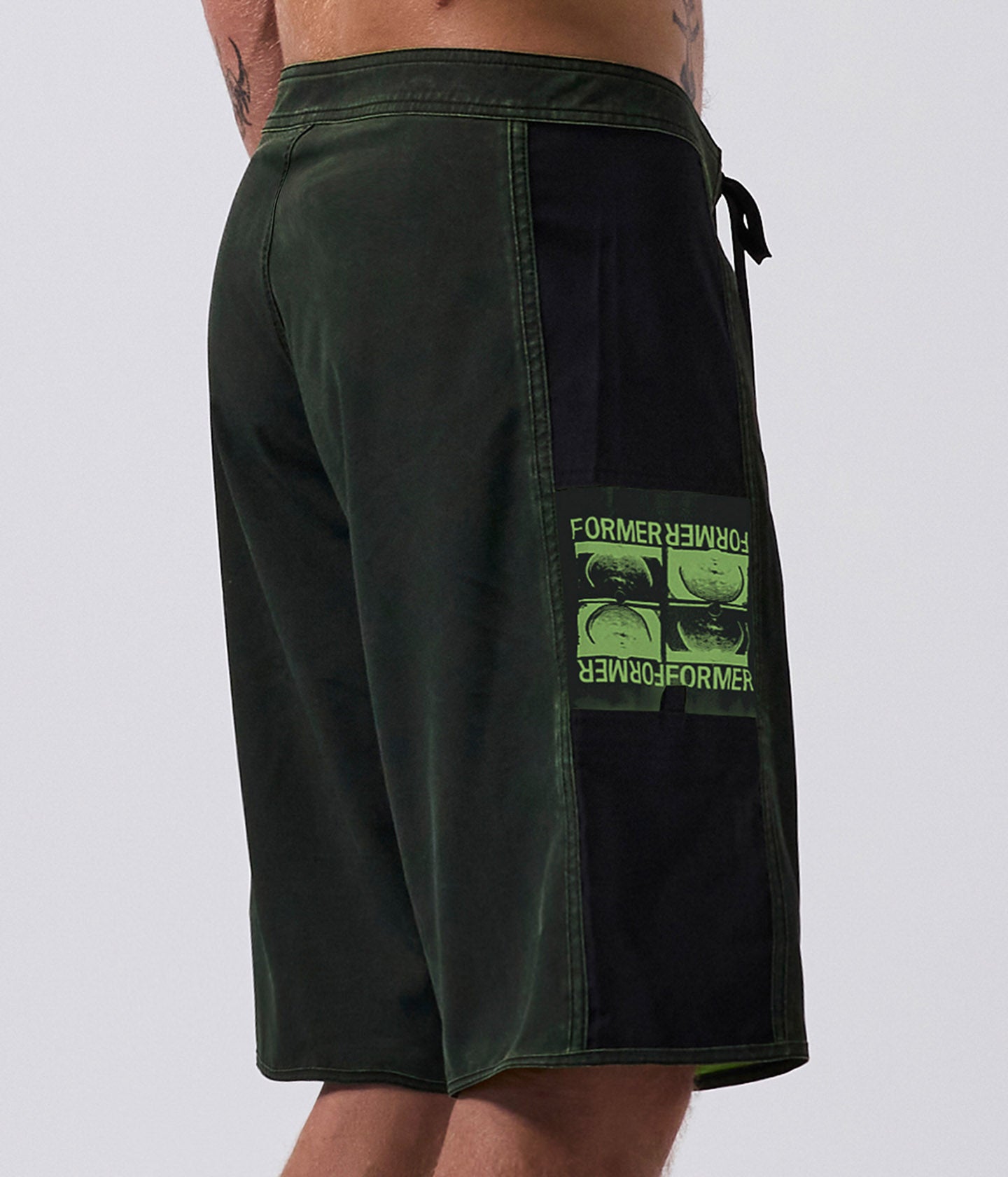 MANNERS 20' TRUNK  // BLACK/LIME