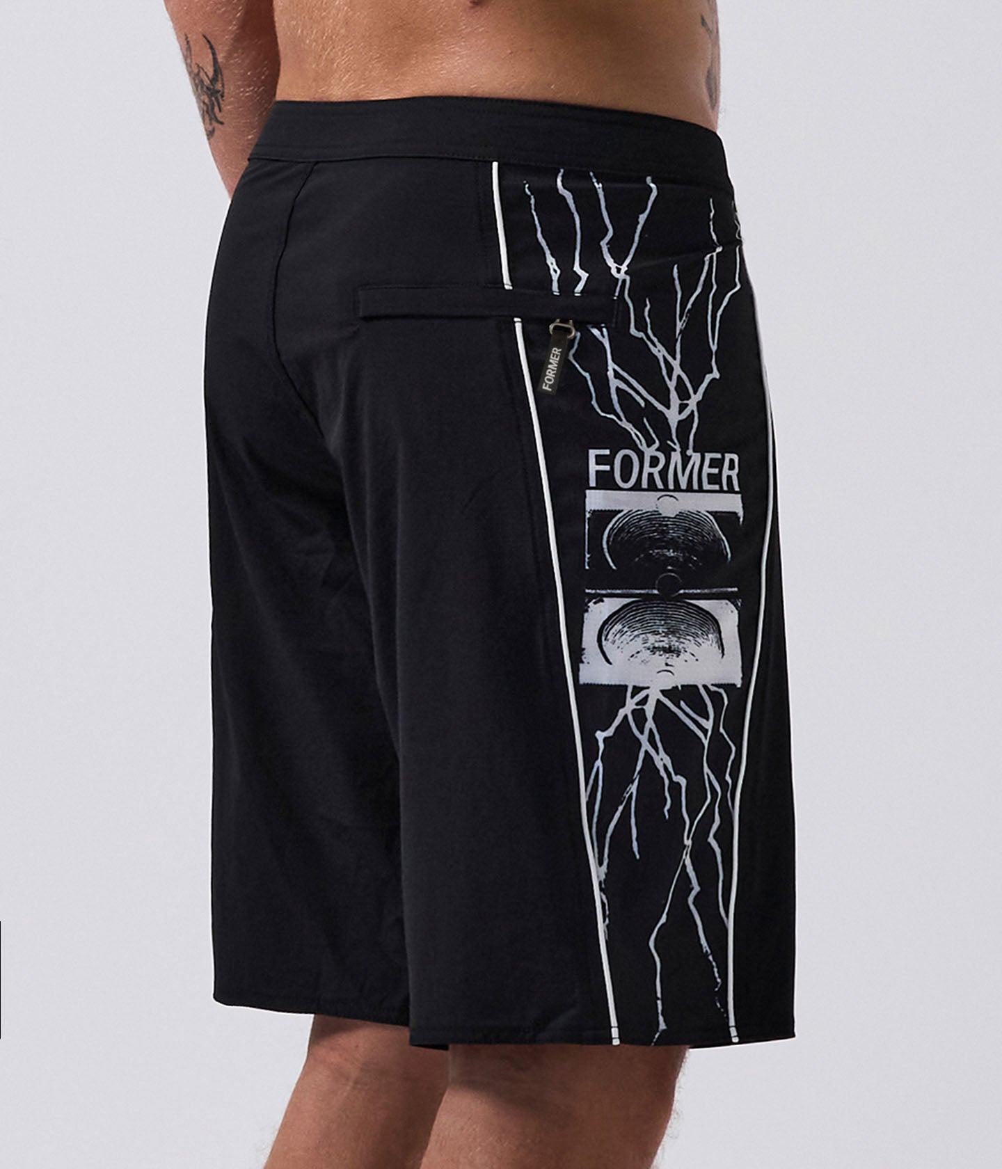 VOID SCRAWL 20' TRUNK // BLACK