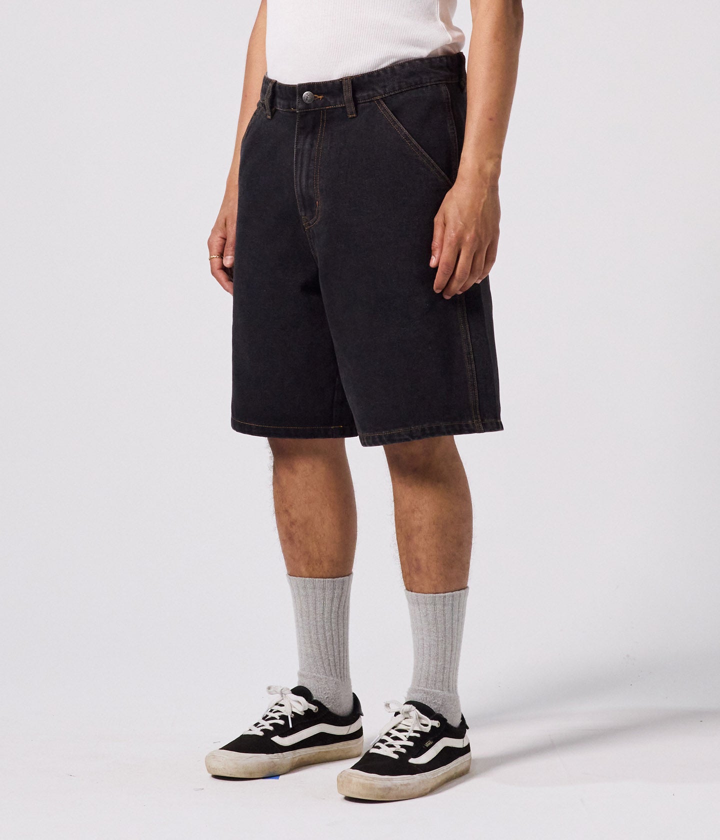 REYNOLDS 21 DENIM WALKSHORT // WASHED BLACK