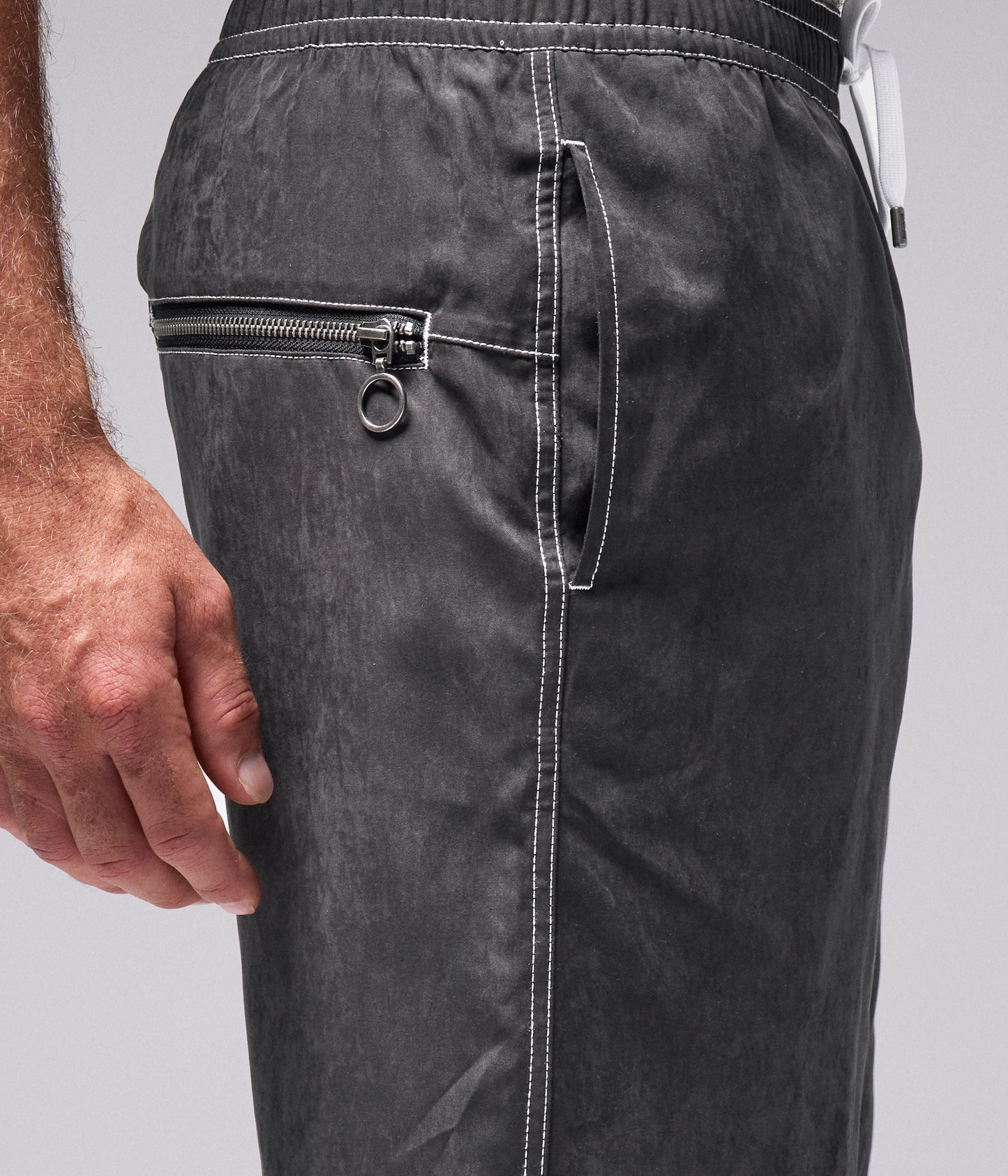 SWANS CARGO 21" SWIM TRUNK // BLACK EMBROID