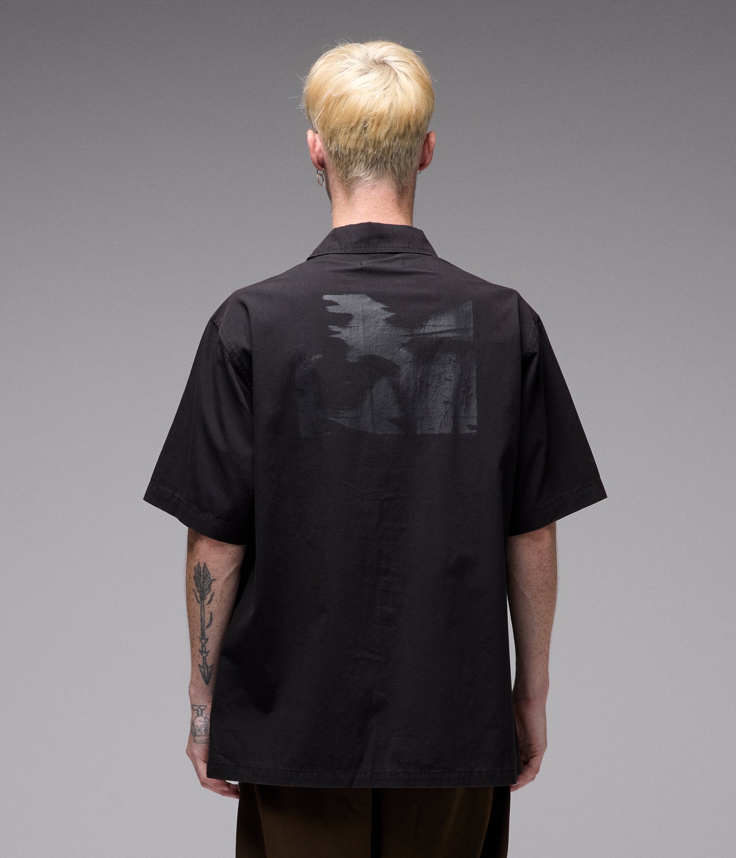 VIVIAN SHUNNING SS SHIRT // WASHED BLACK