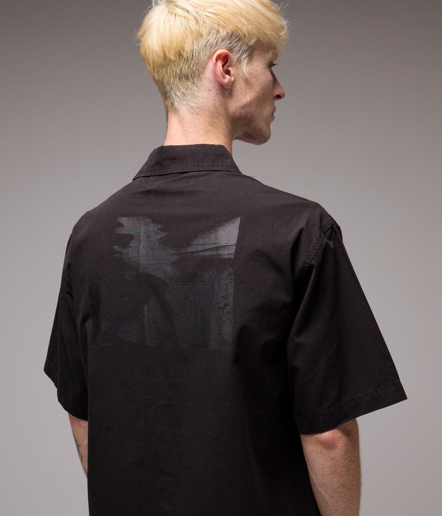 VIVIAN SHUNNING SS SHIRT // WASHED BLACK