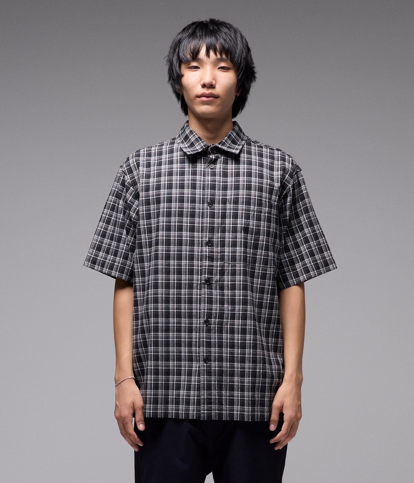 VIVIAN PRAISE CHECK SS SHIRT // BLACK