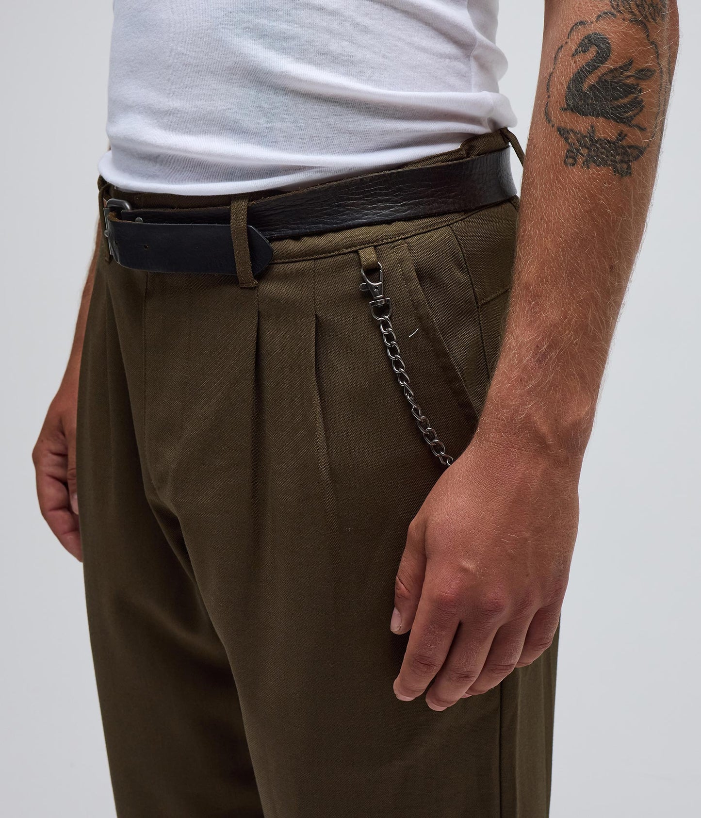 FORMER Harmony II Pant in OLIVE