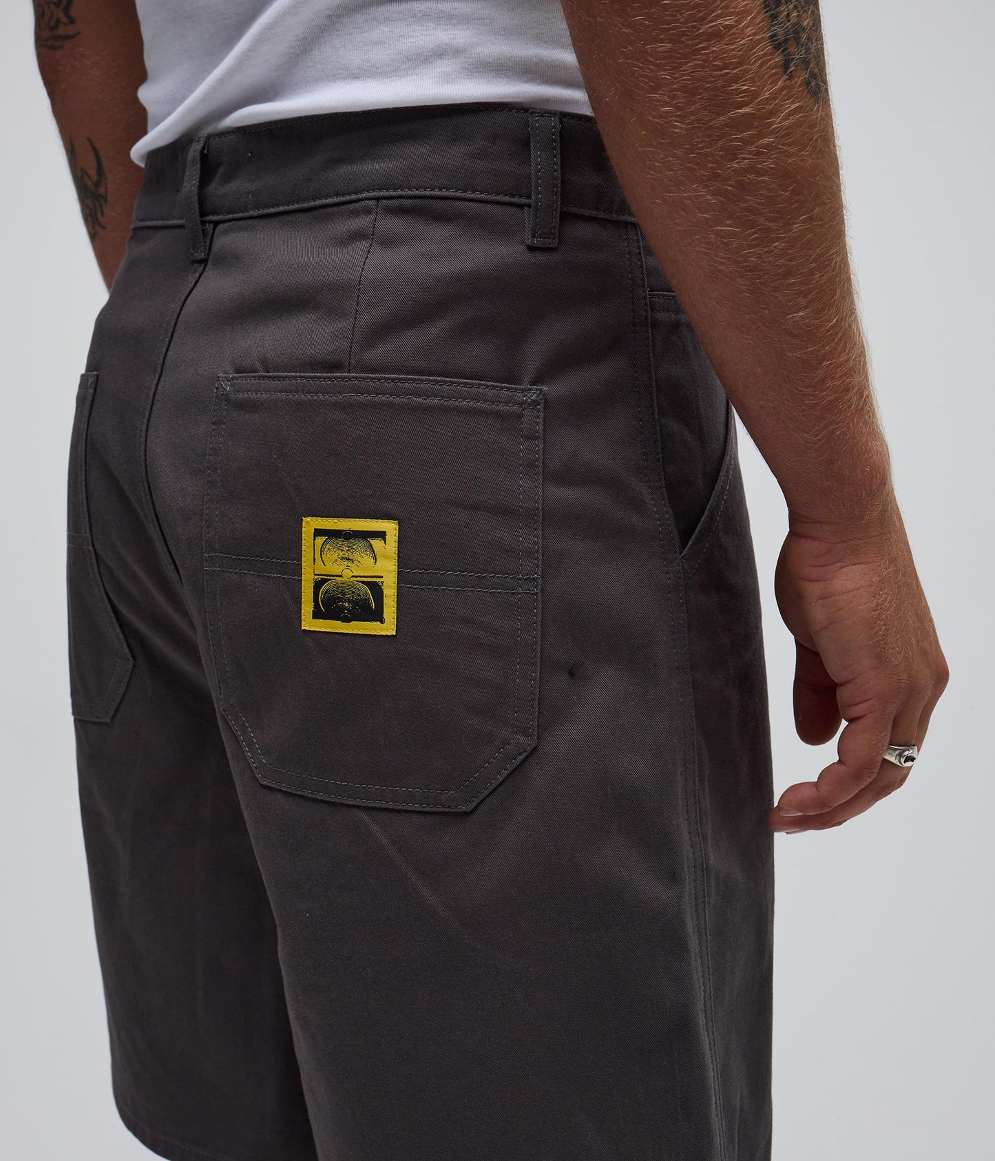 REYNLODS 21" WALKSHORT // GUNMETAL