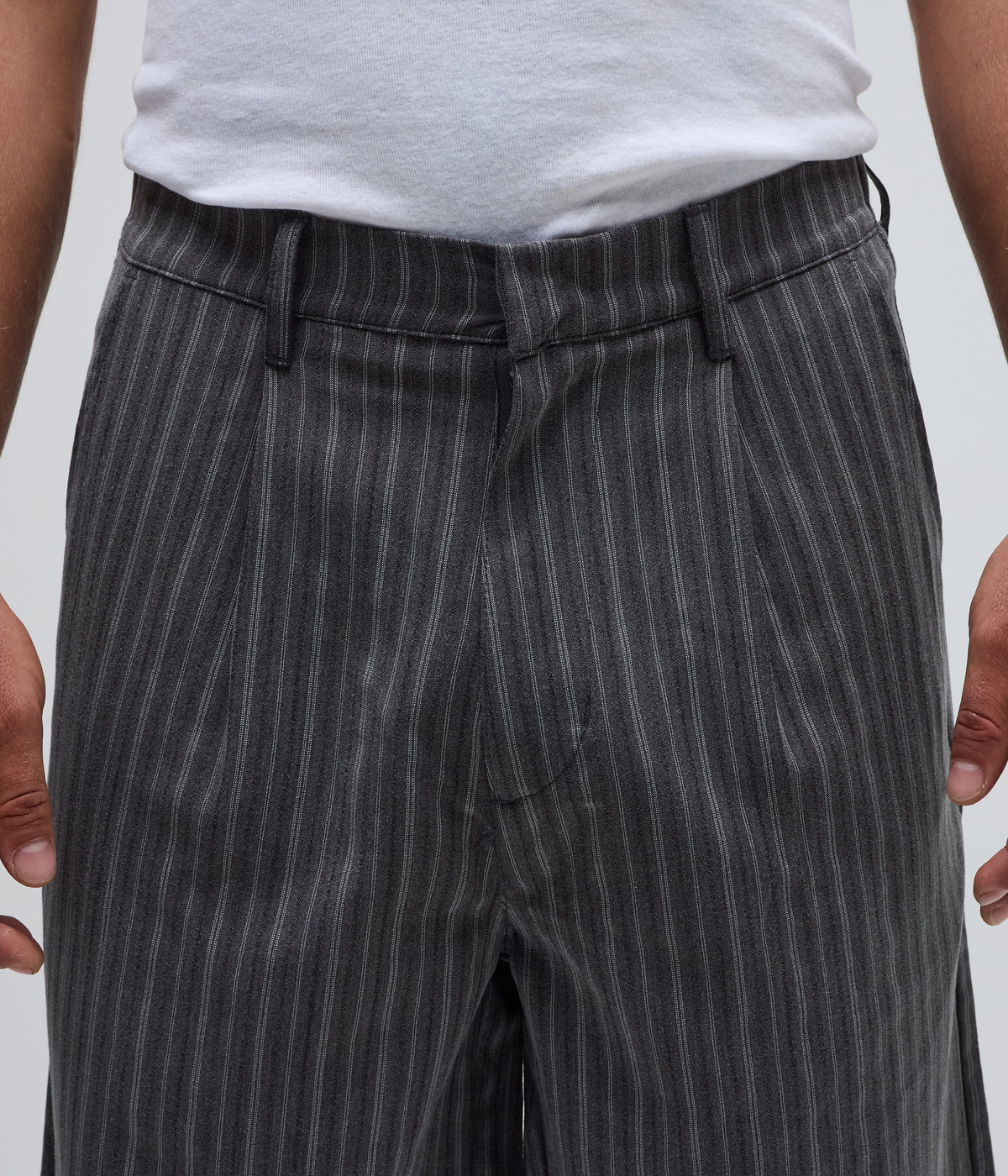 FORMER / ANDERSON PINSTRIPE WALKSHORT // GREY