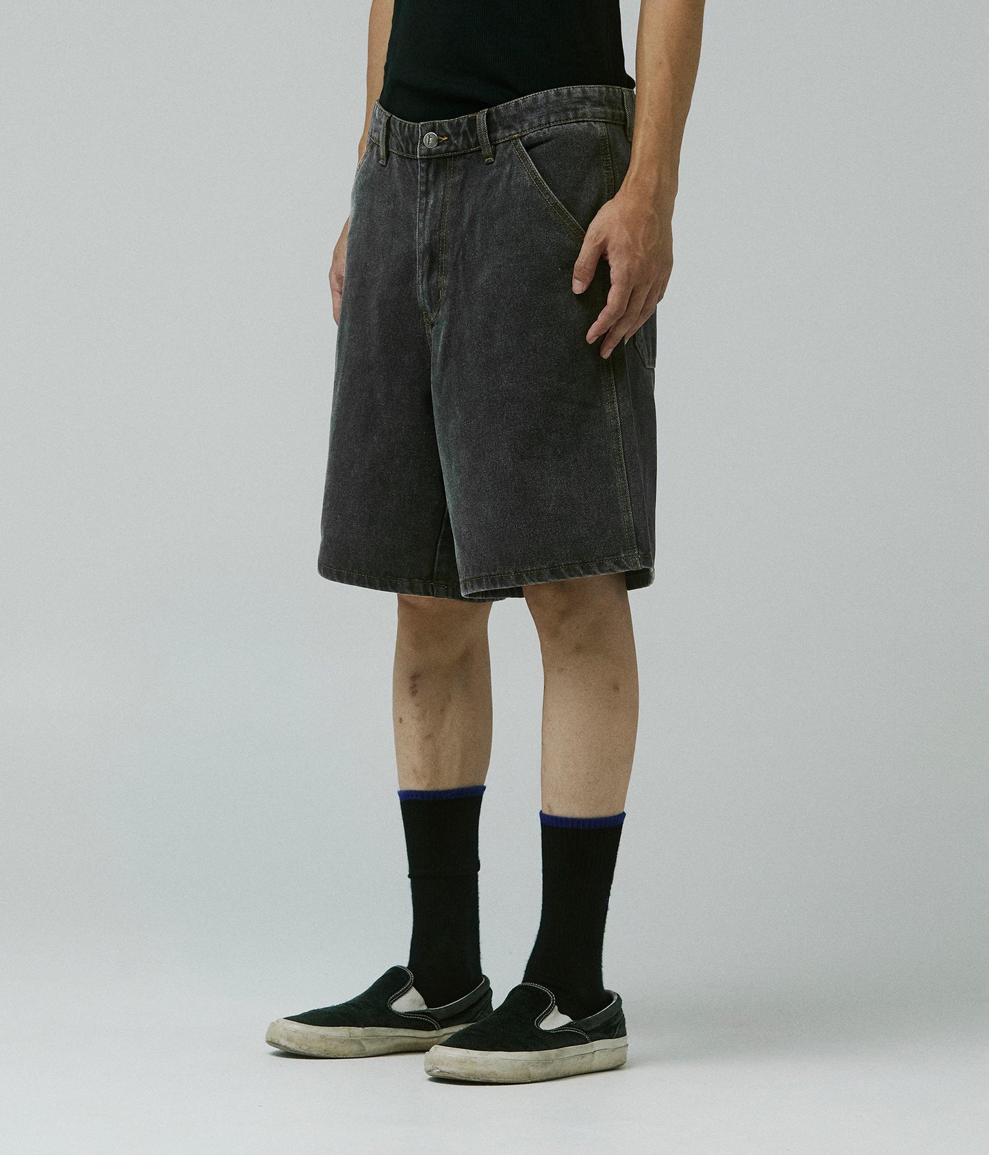 REYNOLDS 21 DENIM WALKSHORT // WASHED BLACK