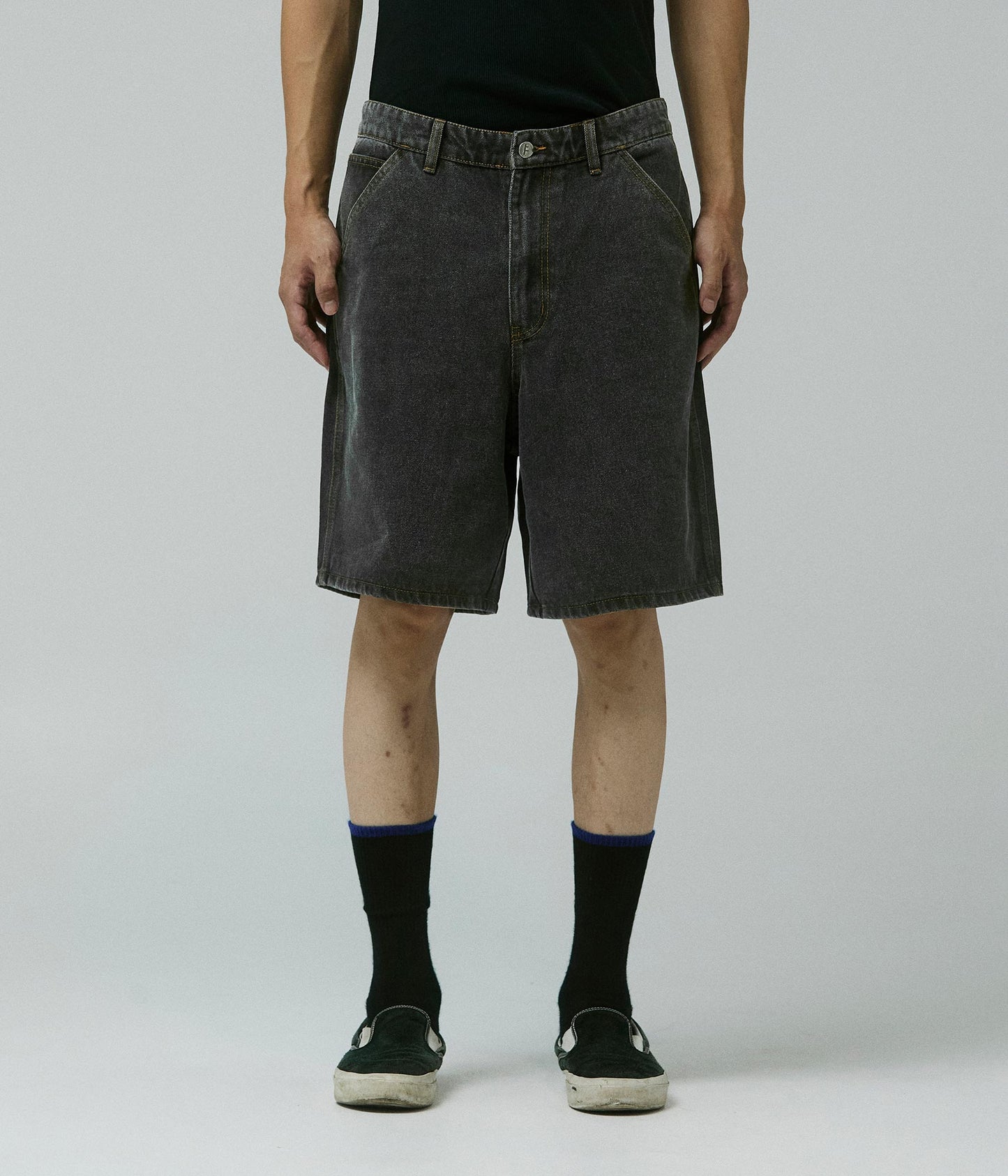 REYNOLDS 21 DENIM WALKSHORT // WASHED BLACK