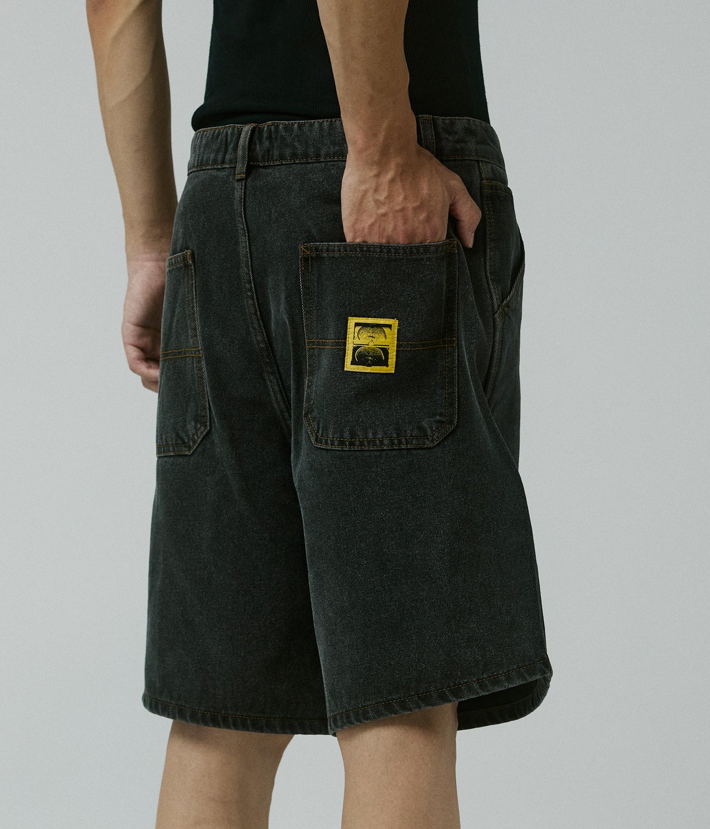 REYNOLDS 21 DENIM WALKSHORT // WASHED BLACK